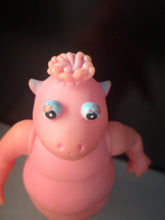 Charger l'image dans la galerie, figurine nouka le village dans les nuages