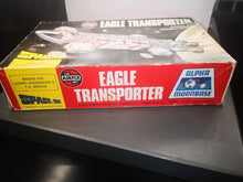 Charger l'image dans la galerie, maquette airfix cosmos 1999 eagle transporter space