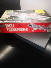 Charger l'image dans la galerie, maquette airfix cosmos 1999 eagle transporter space