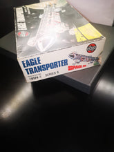 Charger l'image dans la galerie, maquette airfix cosmos 1999 eagle transporter space