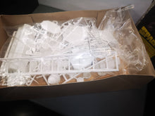 Charger l'image dans la galerie, maquette airfix cosmos 1999 eagle transporter space