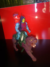 Charger l'image dans la galerie, Figurine maitres de l'univers skeletor et panthor et parasite