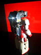 Charger l&#39;image dans la galerie, robot bandai mega v1
