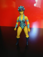 Charger l&#39;image dans la galerie, Figurine maitres de l&#39;univers evil lyn
