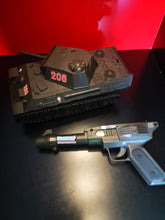 Charger l&#39;image dans la galerie, Tank laser avec son pistolet laser  bandai
