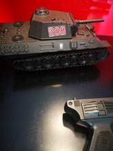 Charger l&#39;image dans la galerie, Tank laser avec son pistolet laser  bandai
