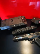 Charger l&#39;image dans la galerie, Tank laser avec son pistolet laser  bandai
