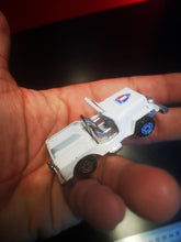 Charger l&#39;image dans la galerie, Voiture miniature Jeep
