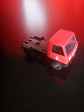 Charger l&#39;image dans la galerie, Petit camion rouge
