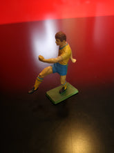 Charger l&#39;image dans la galerie, Figurine starlux de football
