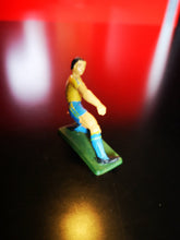 Charger l&#39;image dans la galerie, Figurine starlux de football
