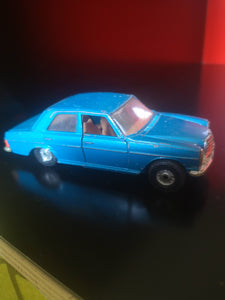 voiture miniature corgi Mercedes Benz 240 D