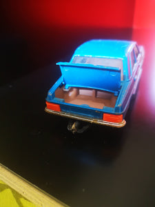 voiture miniature corgi Mercedes Benz 240 D