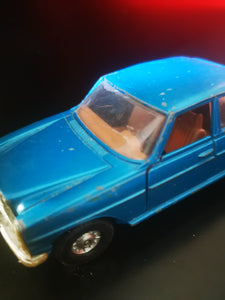 voiture miniature corgi Mercedes Benz 240 D