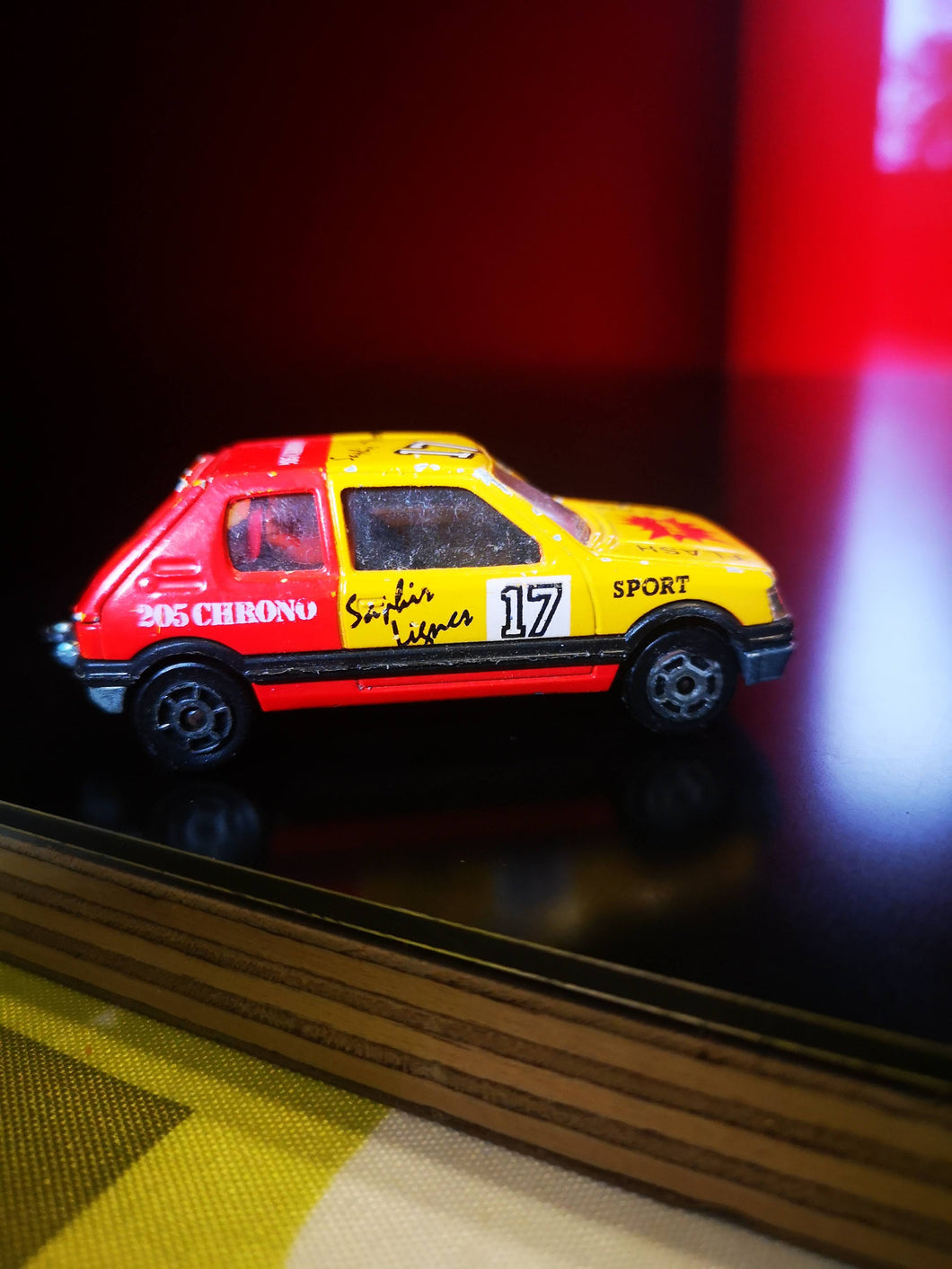 Véhicule miniature 205 GTI majorette