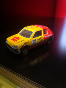 Véhicule miniature 205 GTI majorette