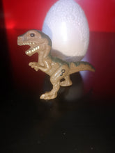 Charger l&#39;image dans la galerie, Figurine baby Jurassic  park
