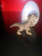 Charger l&#39;image dans la galerie, Figurine baby Jurassic  park
