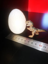 Charger l&#39;image dans la galerie, Figurine baby Jurassic  park
